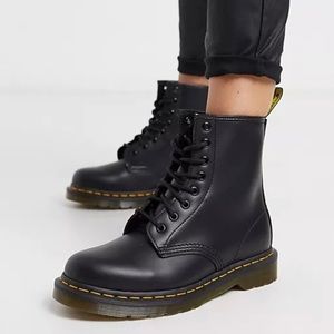 Dr Martens Modern Classics Smooth 1460 8-Eye Boots
